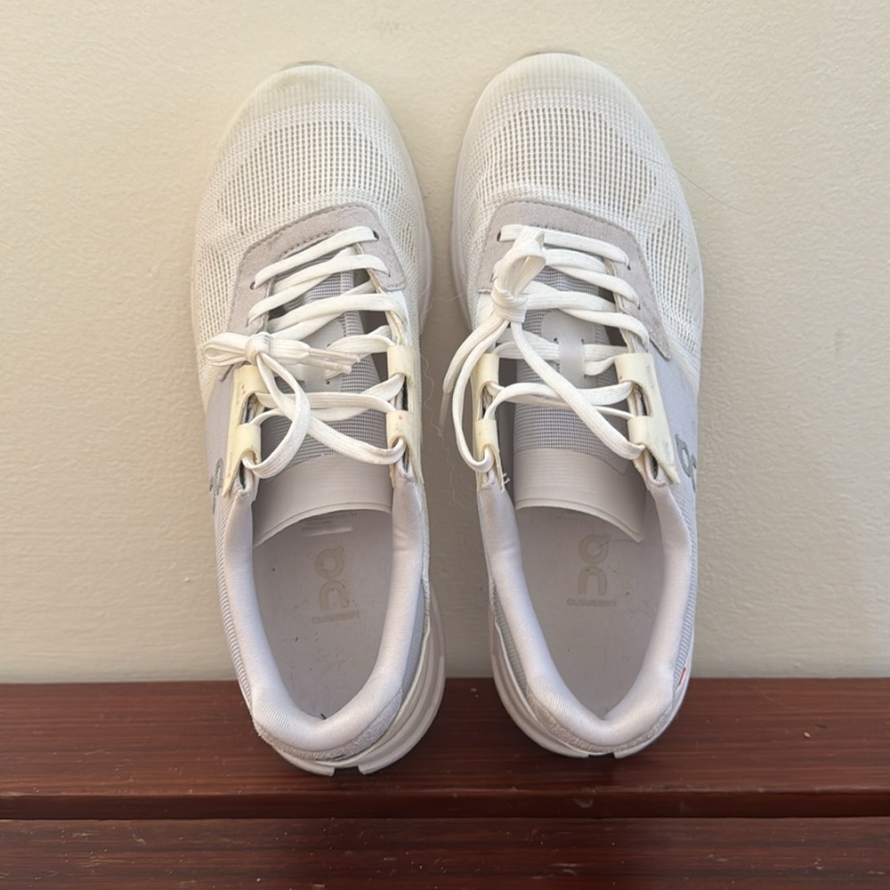 On Running Barely Worn Shoe - image 4